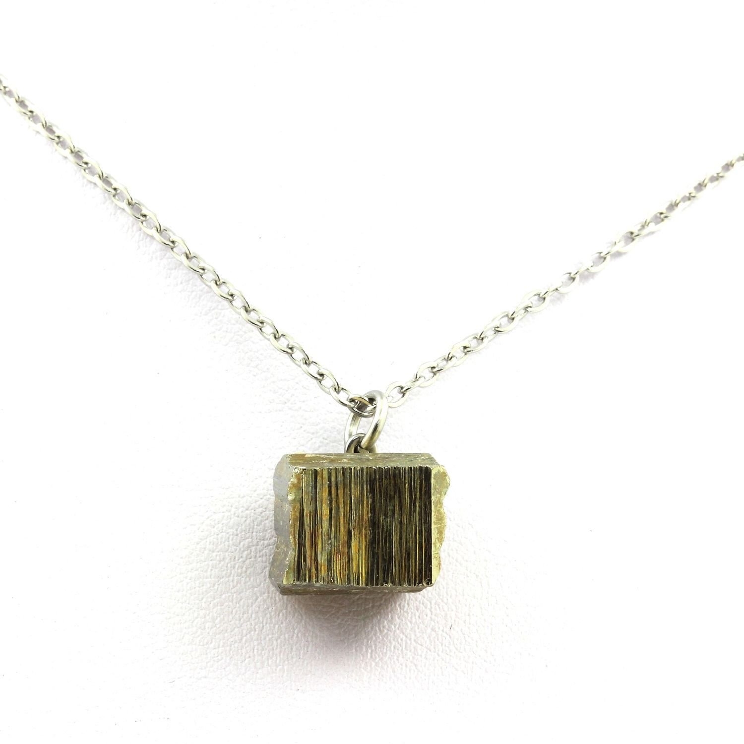 Collier en Pyrite cristallisée d'Espagne, pendentif minéral de collection 40 carats