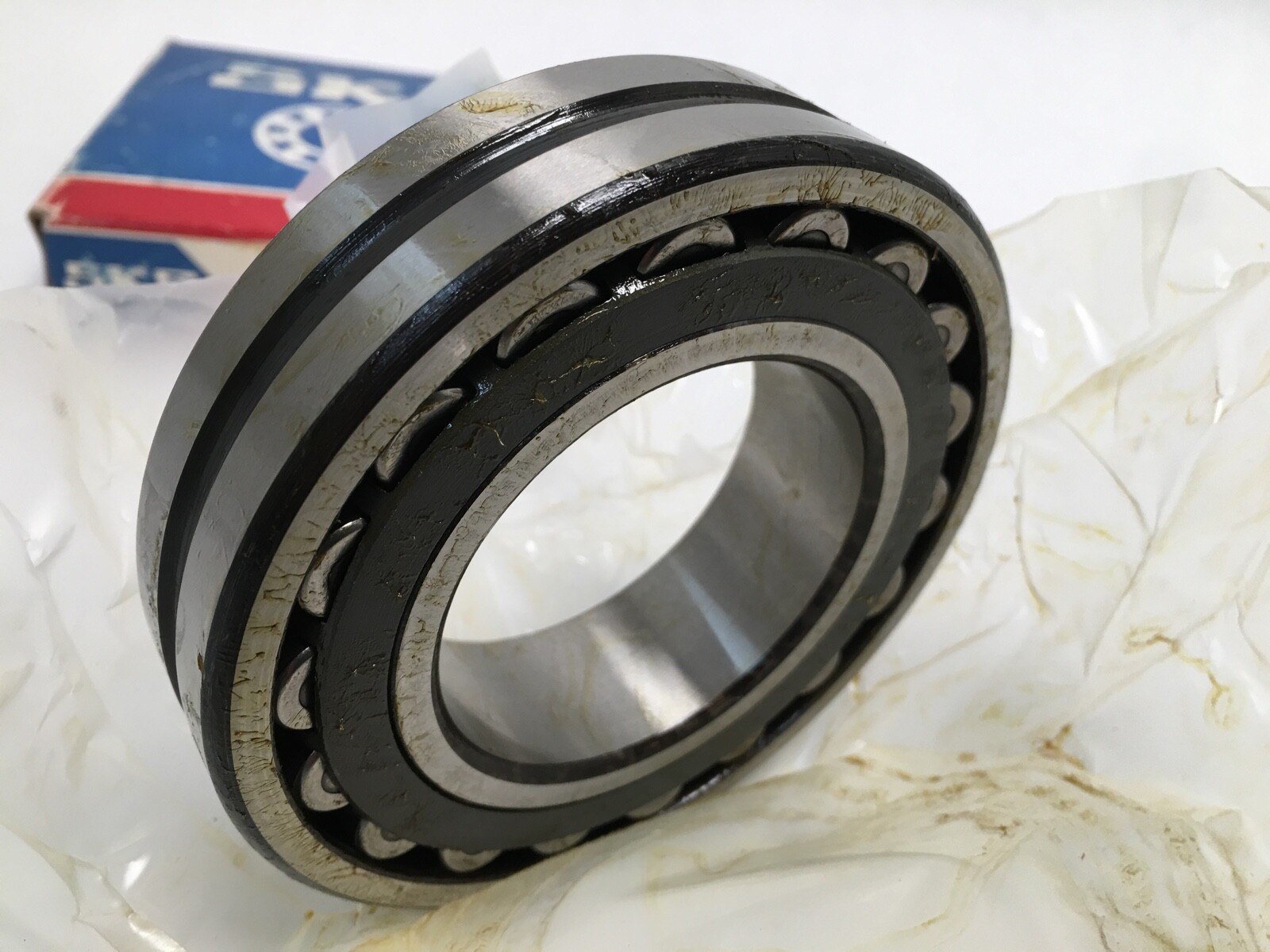 返品交換不可 SKF 自動調芯コロ軸受 22211 E C3