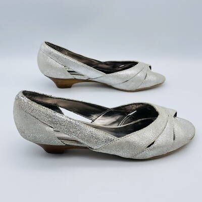 NEW Steve Madden Silver Flats Size