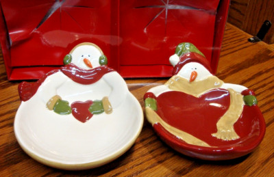 CHRISTMAS Kohl's (2) Hand-Painted Mr & Mrs Snowman Candy Dishes 5x6'' Ceramic U16
