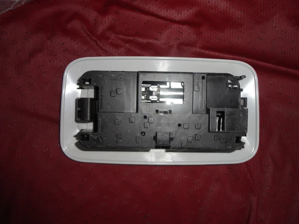 2014 2018 Jeep Renegade Fiat 500 X Rear Courtesy Dome Lamp Light - Image 2 of 4