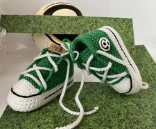 Babyschuhe Chuck Sneaker 10cm Grün Fußball gestrickt gehäkelt Handarbeit Neu