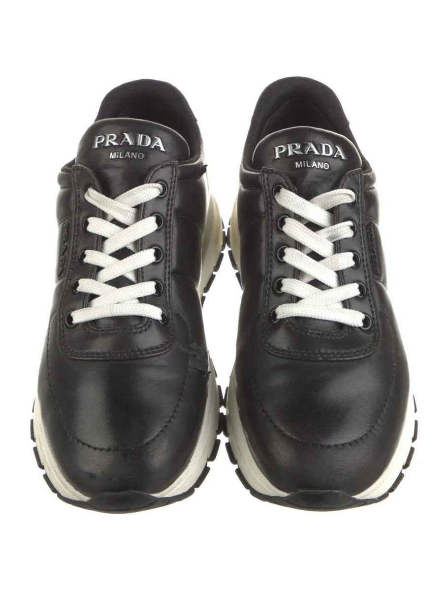 PRADA ブラック レザーシューズ PRADA Milano Black Leather Low Top Lace-Up Sneakers Rubber Lug