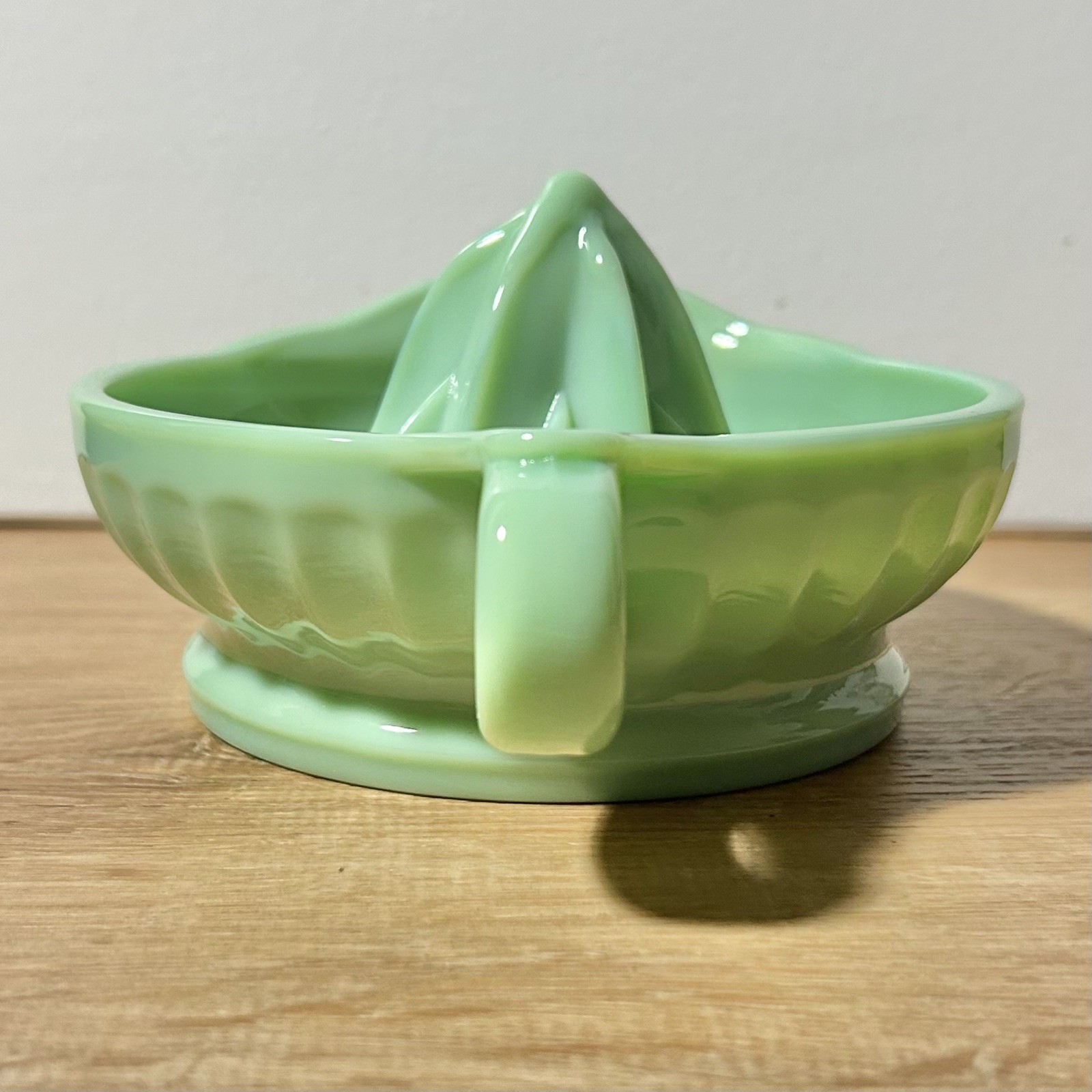 Tablecraft Jadeite Juicer Reamer NWT Lemon Orange Citrus w/ Handle Glass