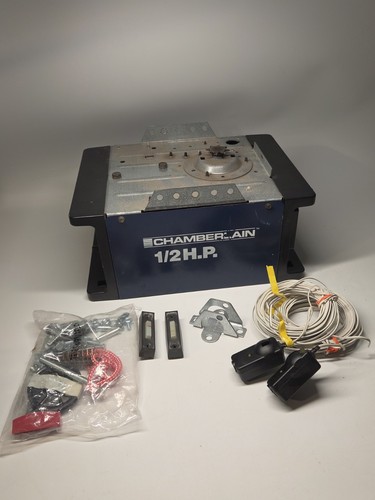 Chamberlain 7200 Garage Door Opener  1/2 HP 1995 And Accessories Untested