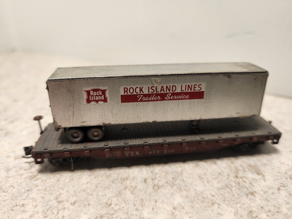 Atlas N Scale Piggyback Flat Car with 40' Trailer Rock Island Weathered