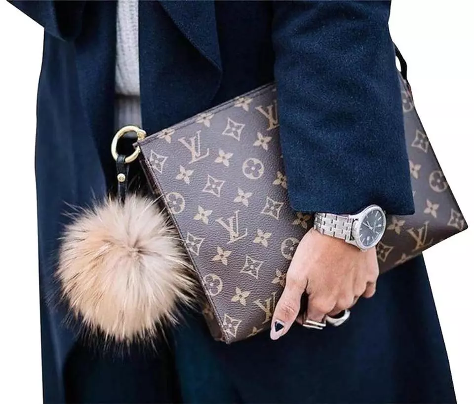 lv toiletry clutch