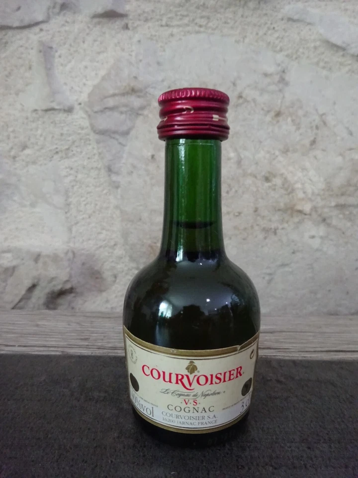 Mignonnette bouteille Courvoisier le cognac de Napoléon 3 cl neuve non ouverte - Photo 1/1