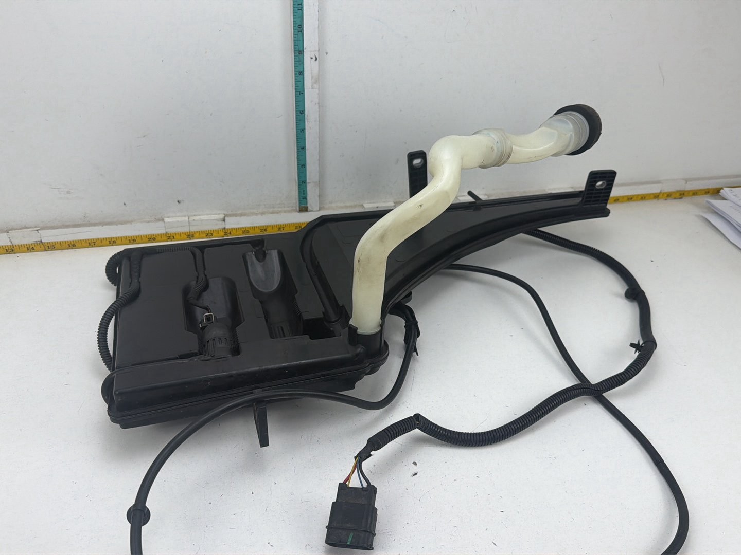 Maserati Ghibli 2014-2019 Washer reservoir