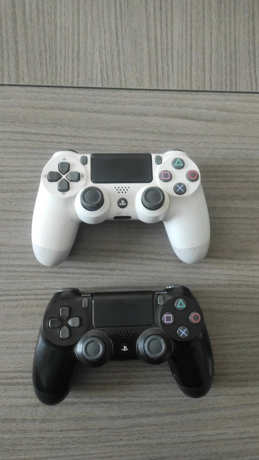 Lot 2 Manettes PS4 / Hors Service / HS