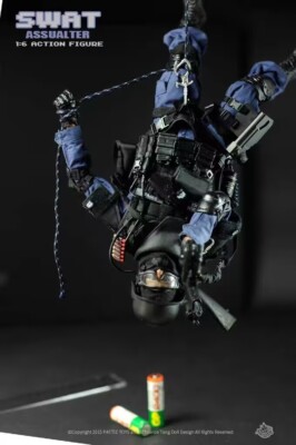 SWATTEAM ASSUALTER フィギュア SWAT Team 1/6 Assaulter Attacker Action Figure Toy Collection