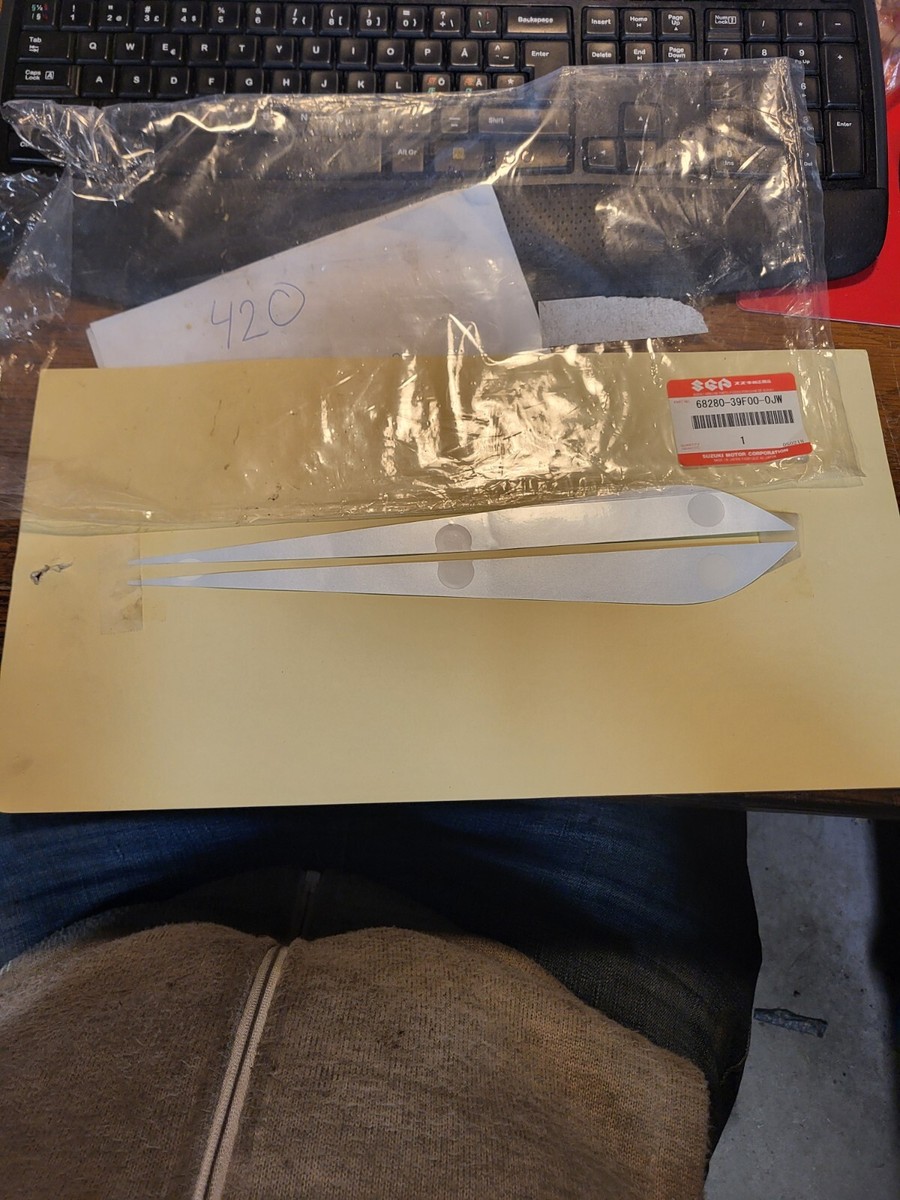 鈴木 suzuki gsxr 1000 2002 Tape Set, Cowl Body Side silver nos 68280