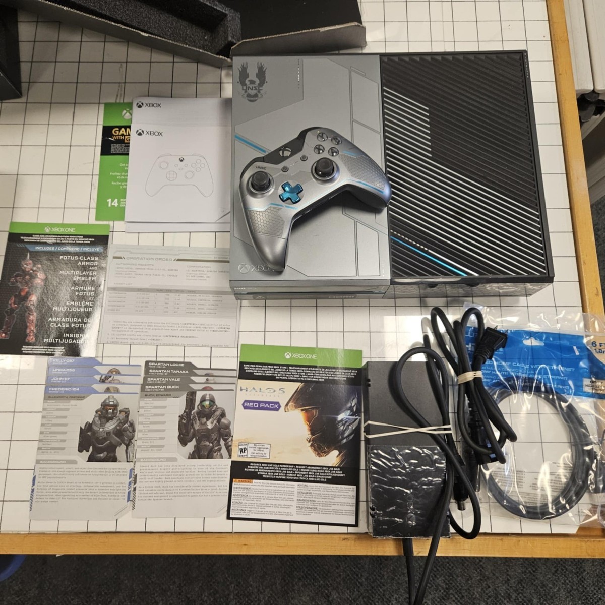 Microsoft Xbox One 1TB Console Halo 5: Guardians Special Edition 1