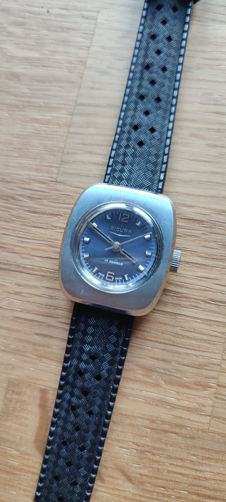 Montre SICURA mécanique d'époque boîtier acier 38mm et bracelet Tropic authentique