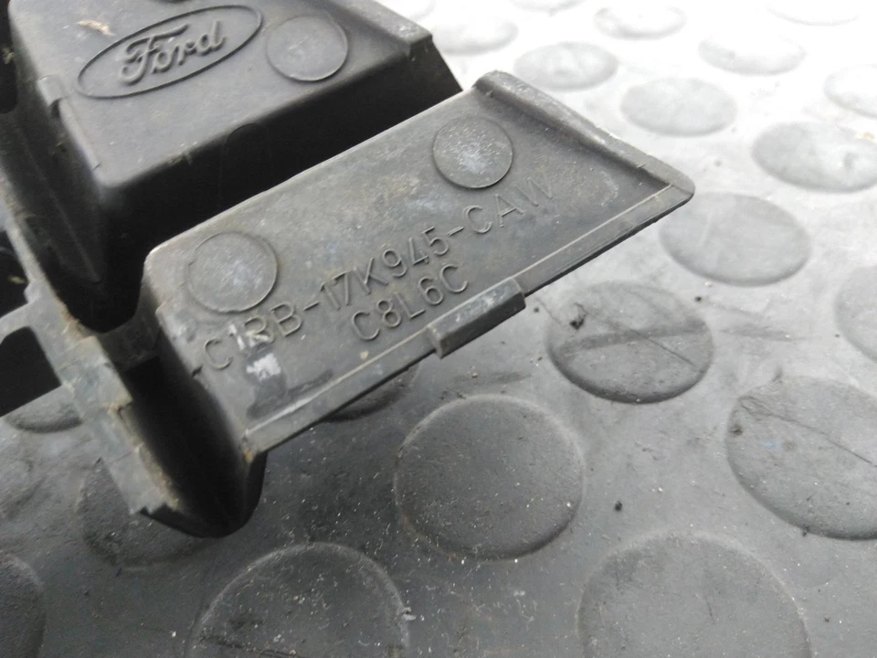 FORD FIESTA Mk7 facelift Grille Bumper Centre Lower ST Models 2013-2018   - Image 4 of 4