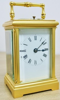 Atemberaubende kleine antike französische 8 Tage vergoldete Bronze Ormolu Repetier Kutschenuhr