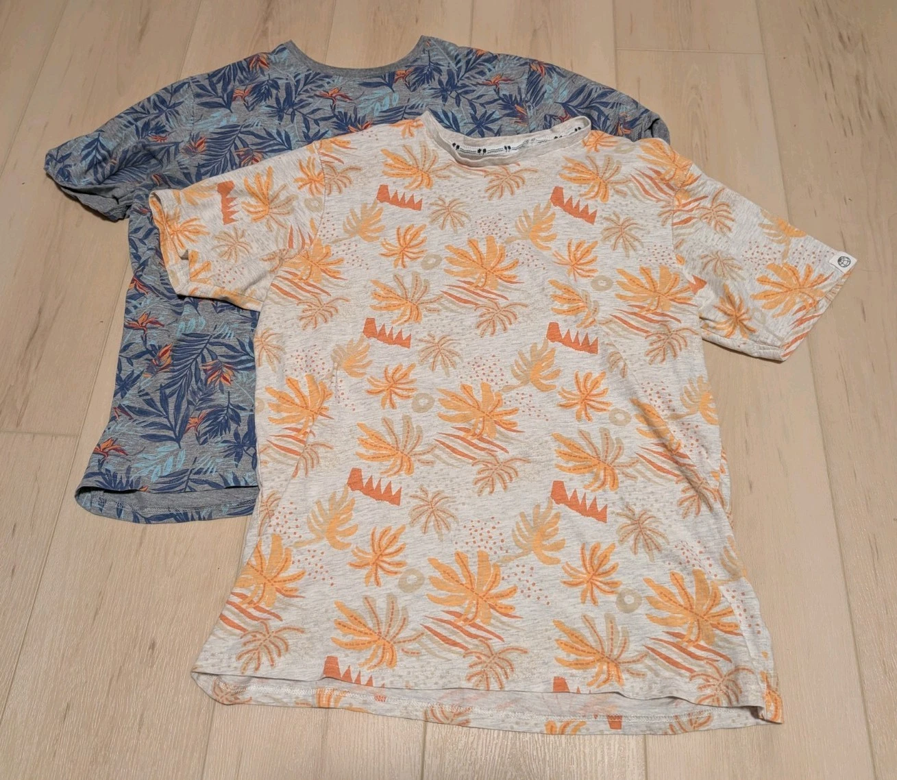 Lot Of Two Free Planet Size Large Hawaiian Floral Shirt Sleeve Shirts Basic Tees