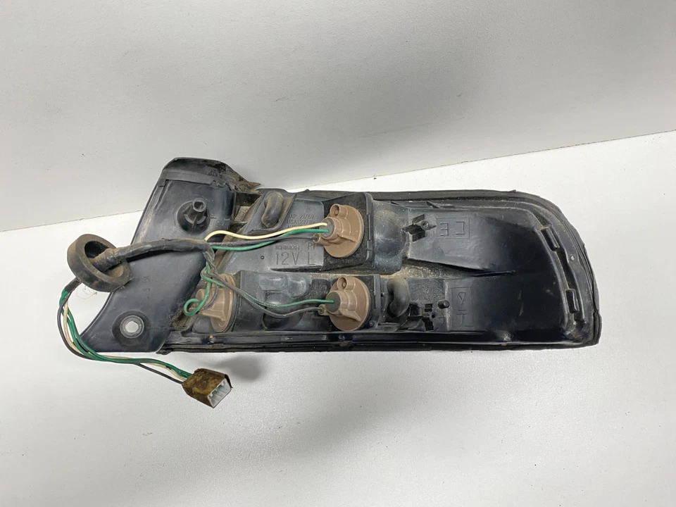 1992-1995 MAZDA 929 REAR LEFT DRIVER SIDE OUTER TAIL LIGHT OEM, 166-58677 - Image 4 of 4