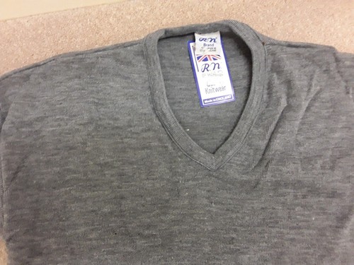 MENS V NECK JUMPER SIZE L 42" GREY KNITTED BRAND R N TOP QUALITY - Picture 6 of 7