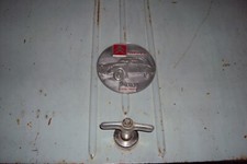 Citroën 2 CV jubilé. Plaque 1974-1990 + porte clef Citroën 