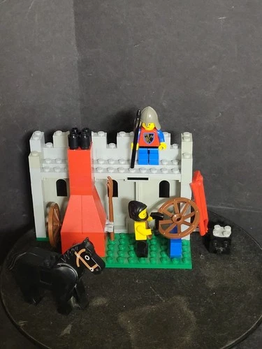 LEGO Castle: Blacksmith Shop (6040) 100% complete, No Manual