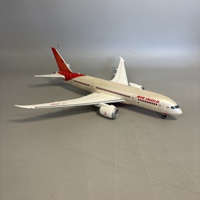 Herpa Wings Air India Boeing 787-8 Dreamliner VT-AND SnapFit 1:200 #10F101
