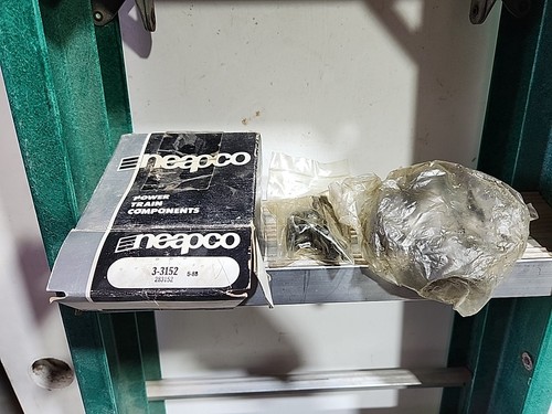 Drive Shaft u-joint NEAPCO 3-3152 new in box - Picture 2 of 2