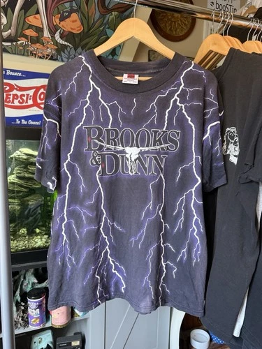 Brooks & Dunn Men's Lightning Graphic Crew Neck T-Shirt Larg 1990s vintage concert t-shirt, vintage, size L, single stitch, B+ condition