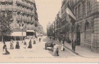 CPA 76 LE HAVRE La rue de la Bourse et Comptoir d'escompte animées