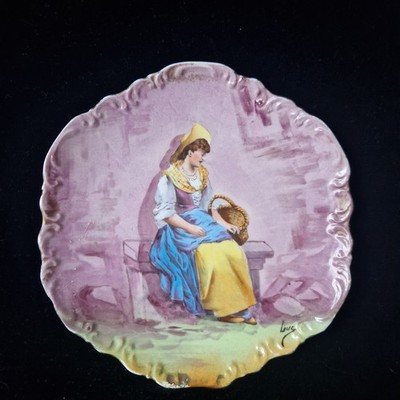 Antiker Coronet Limoges France Sammelteller / Wandbehang ''Mädchen auf Bank''