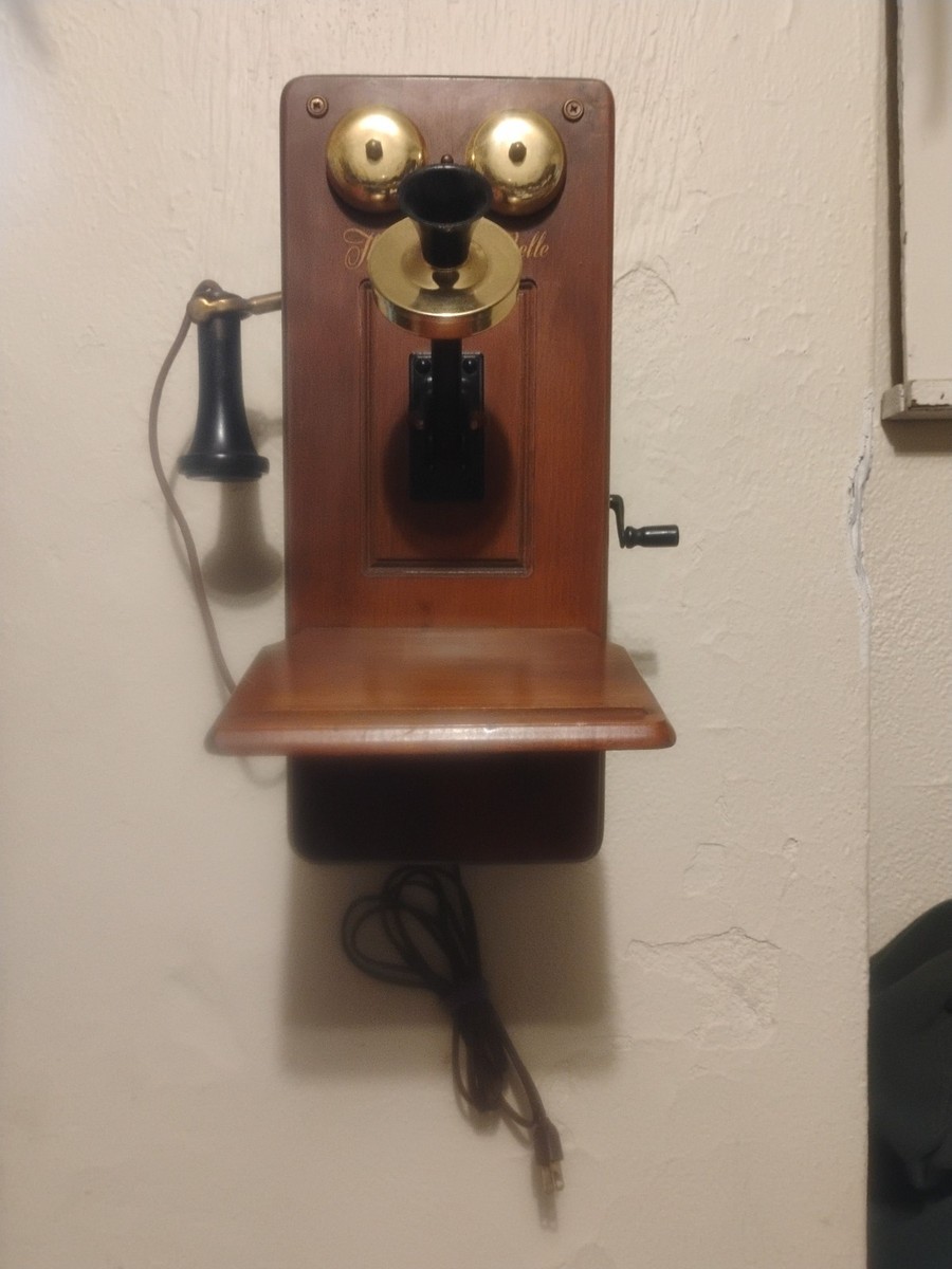 Antique The Country Belle Superheterodyne Radio Reciever Model 556