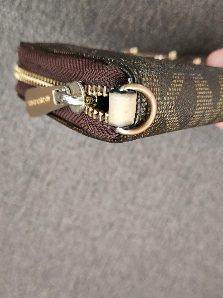 Brown Leather Logo Michael Kors Wallet With Gold Hardware - Image 4 of 4