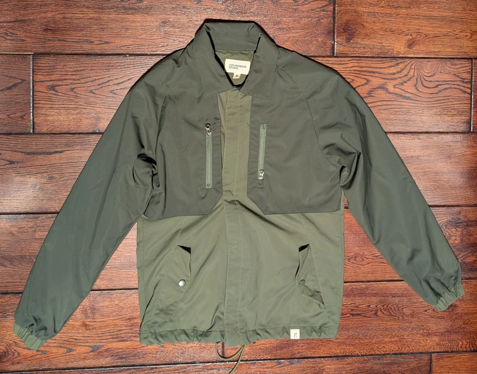 Futuremade Studio Men's Unisex Two-Tone Green Lightweight Jacket Size Small
Opens in a new window or