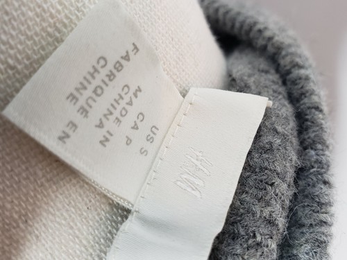 "Pulóver H&M ""All We Need Is Gloves"" Suéter Navidad Fiestas Lentellera Gris Pequeño - Imagen 8 de 9
