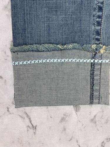 Candie's Capris Jeans Womens Blue Denim Floral Embroidered Zip Fly NWT Sz 5 - Picture 10 of 24