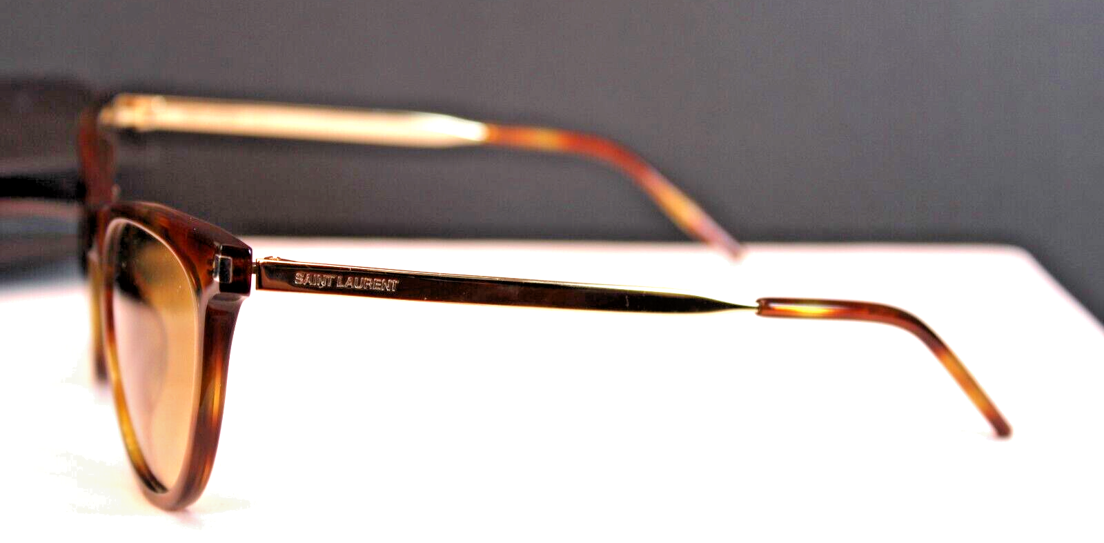 Occhiali da sole donna Saint Laurent tartaruga morbidi occhio di gatto custodia pelle orecchio oro