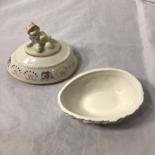LENOX "SPRING CHICK EASTER EGG" IVORY FINE CHINA TRINKET BOX - 2013 - Picture 6 of 7
