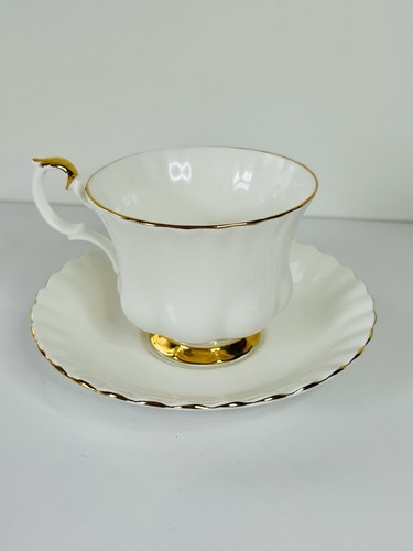 Royal Albert Val D'or Demitasse Cup and Saucer - Picture 4 of 12