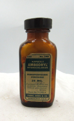 BW - 1950's Parke, Davis & CO Ambrodryl Detroit Mich 3 7/8 '' Medicine bottle