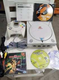Sega Dreamcast Console + 4 Games +Joypad + Cables Crazy Taxi Virtua Tennis 18whe