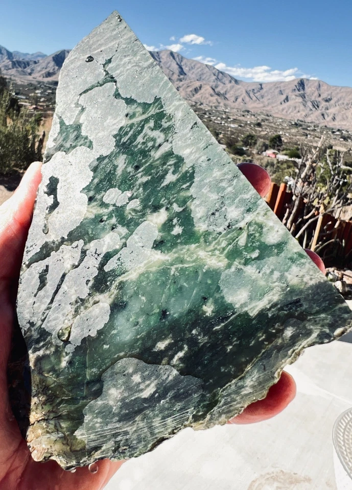 Jade NEFRITA VERDE Wyoming JADE Raro Stock Antiguo Corte Áspero (2 libras, 4 oz) Foto 2 de 4