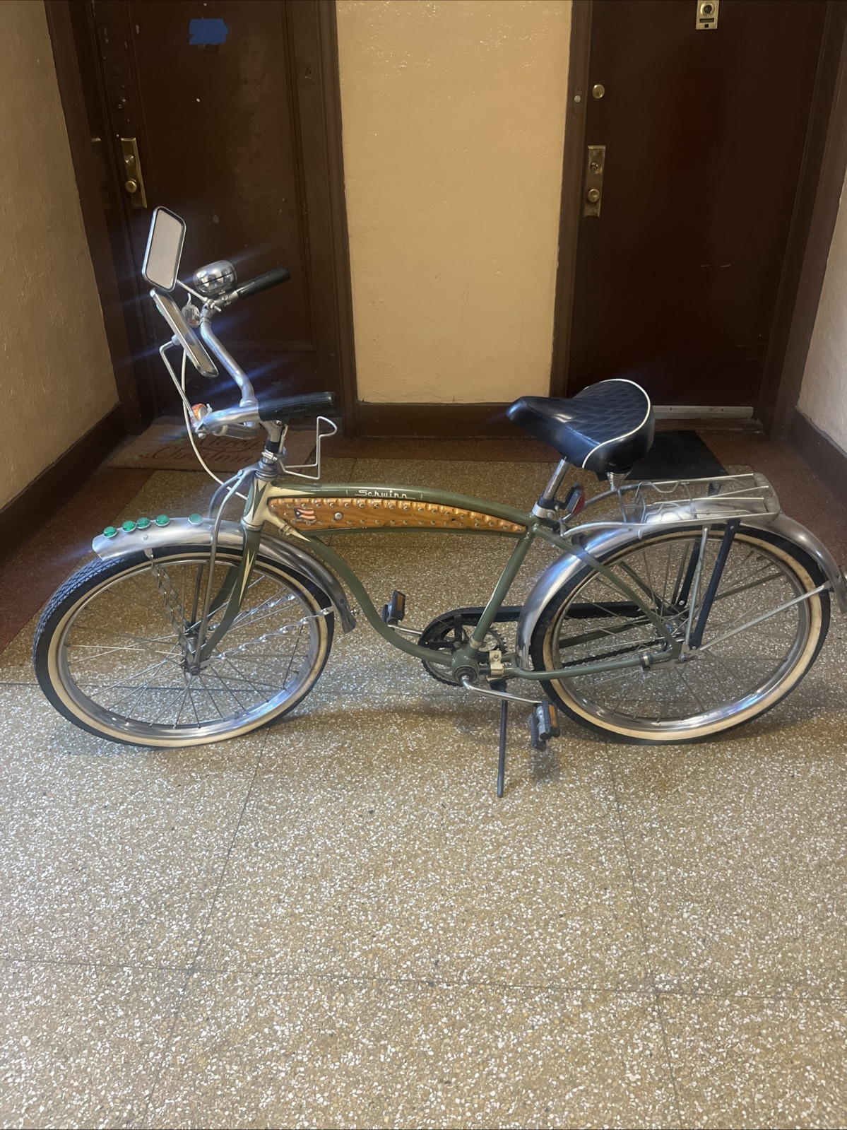Vintage schwinn フロントキャリア クルーザー バルーンタイヤ Vintage Schwinn step-thru bike with rear fender Messenger