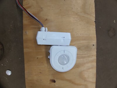 Leviton HB011-PDX WH Occupancy Sensor – PIR Dimming Sensor, 120-277V AC, 21" Leads, White, For Warehouses & Parking Garages