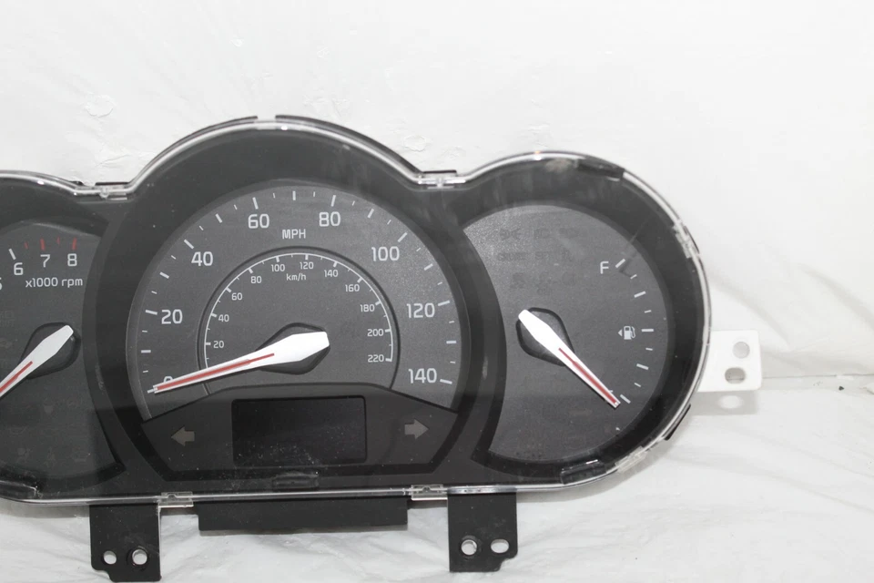 Cuadro de instrumentos velocímetro indicadores del panel de instrumentos Kia Rio 2012 25.366 millas Foto 3 de 4