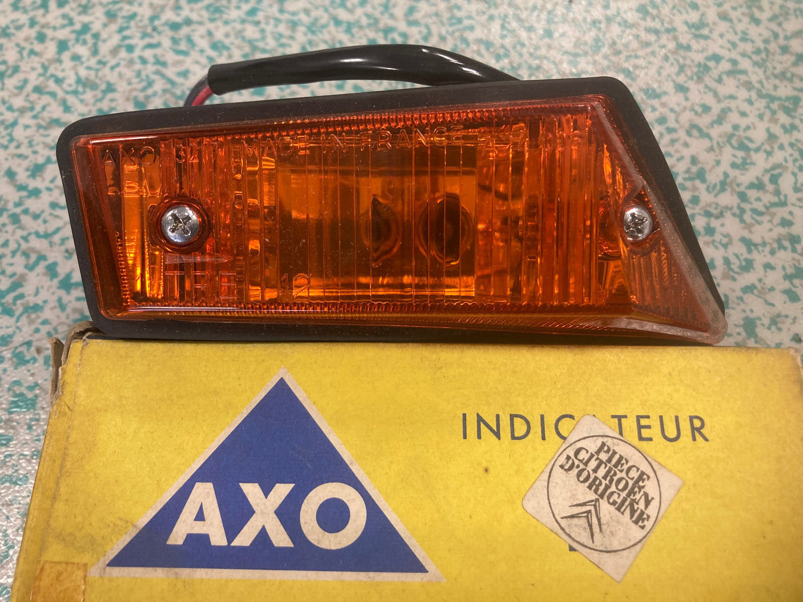 Clignotant gauche AXO authentique et neuf pour la restauration d'une Alpine A110