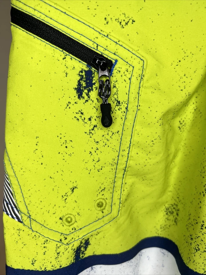 VOLCOM BOYS LIDO ION BOARD SHORTS 4 WAY STRETCH POCKET GREEN BLUE PRINT 26 NEW - Image 2 of 4