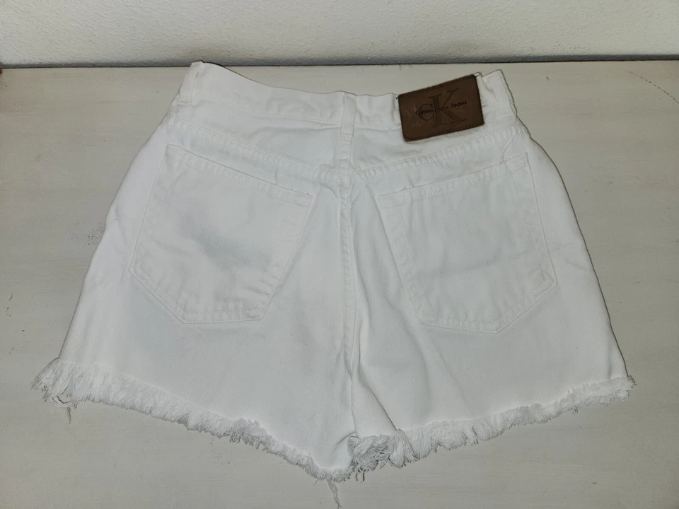 Pantalones Cortos De Colección Calvin Klein Talla 7 Tiro Alto Blanco Denim Corte Años 90 CK Deshilachados Foto 2 de 4