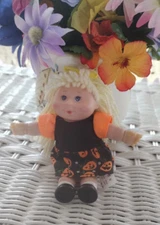 DOLL - CABBAGE PATCH CPK - BLONDE HAIR - BLUE EYES - 4 1/2" - 1995 - SOFT BODY