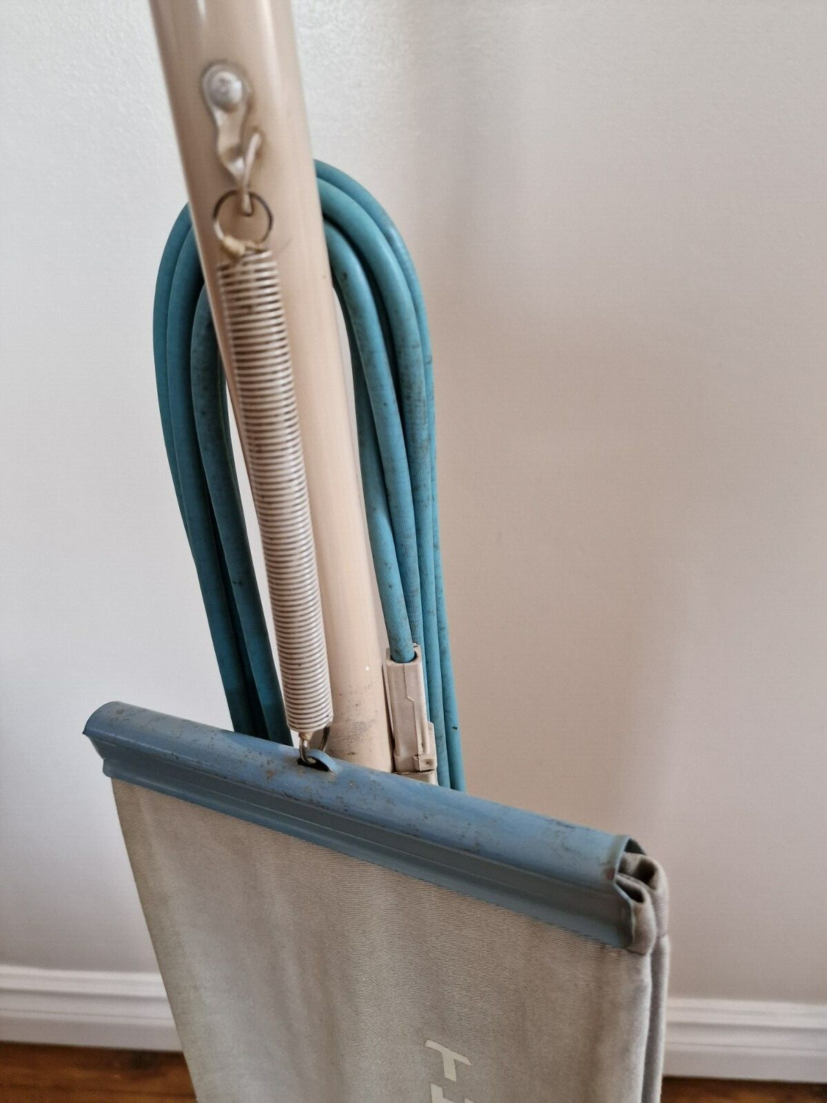 VINTAGE HOOVER JUNIOR UPRIGHT VACUUM CLEANER MOTOR IN WORKING