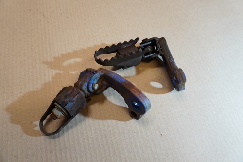 Suzuki DR125 S DR 125 1989 SF43B MODEL set of footrests pegs body frame - Picture 5 of 7